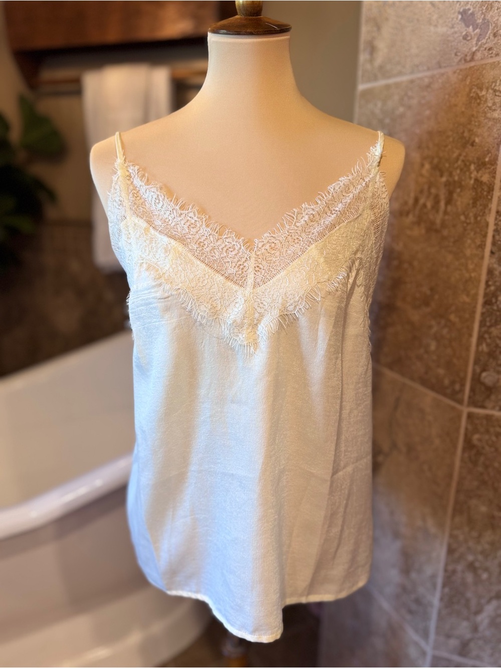 Listicle Lace Trim V-Neck Satin Cami Tank in Ivory size medium